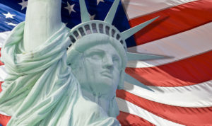 Статуя свободы с флагом США